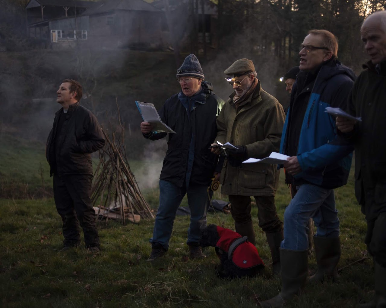 Simon listens as Mariners Away sing